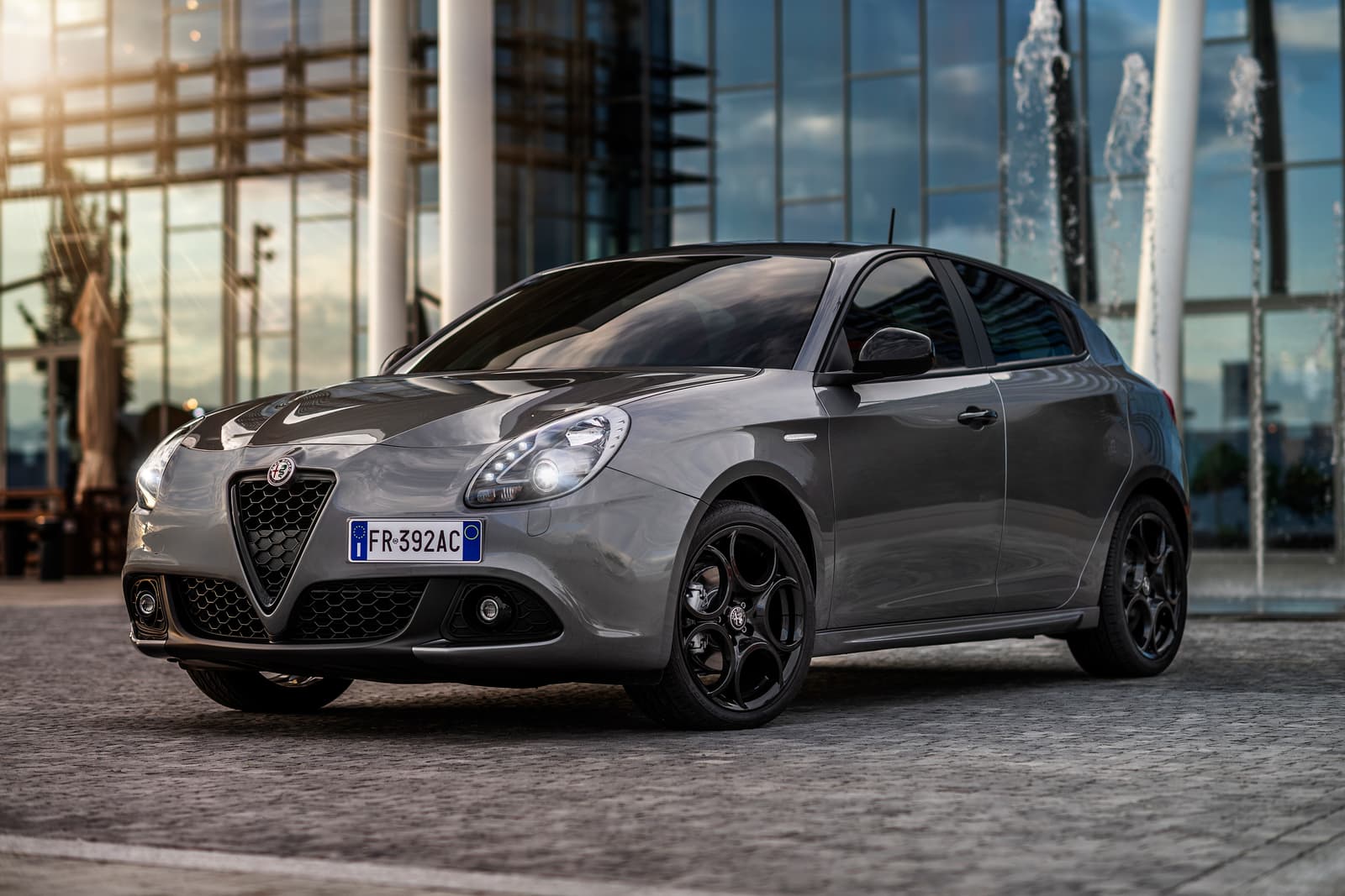 Alfa Romeo Giulietta front 3/4 Nero Edizione