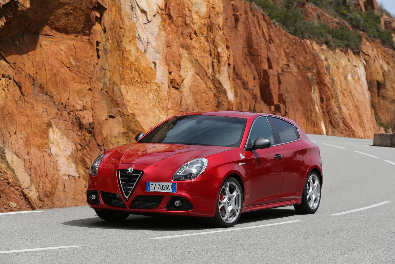 Alfa Romeo Giulietta QV front 3/4 red