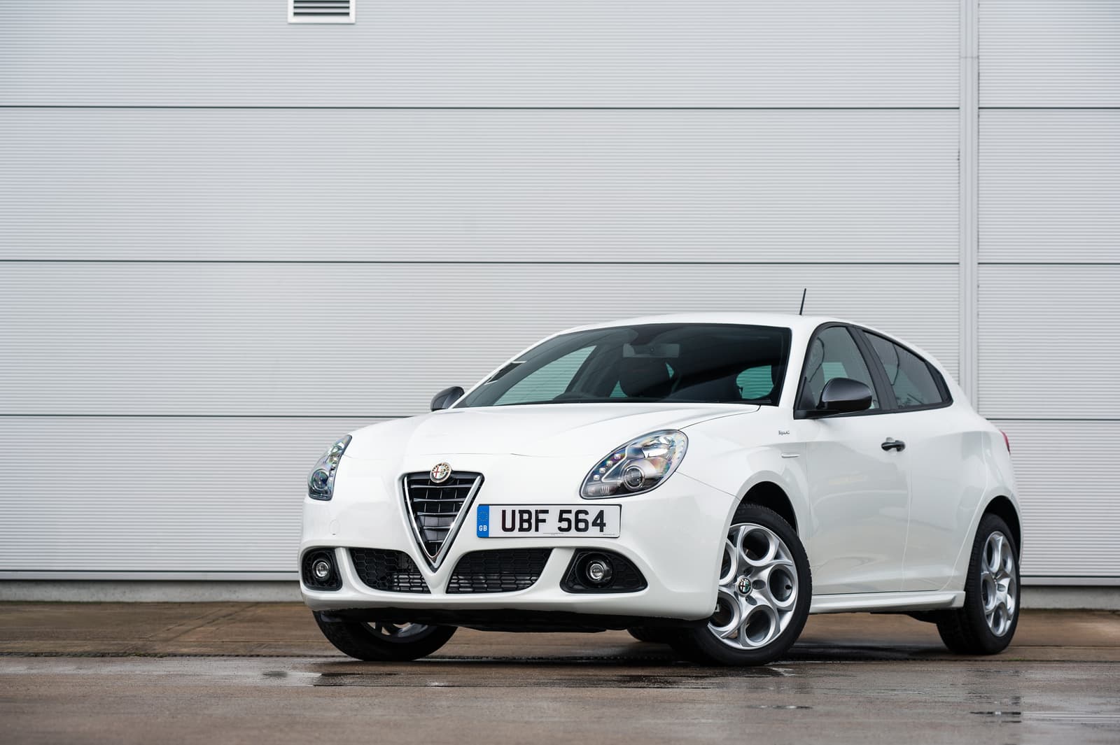 Alfa Romeo Giulietta front 3/4 white