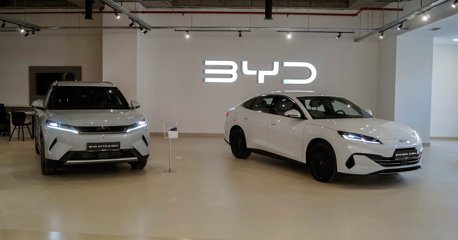 BYD го отвори својот прв салон во центарот на Скопје