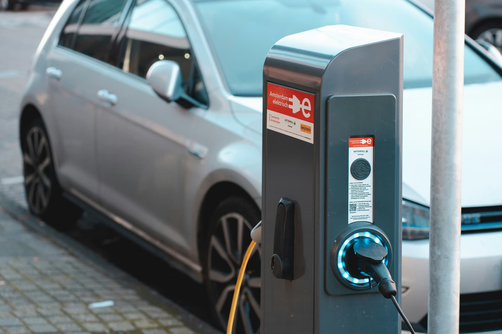 A Mk7 VW Golf GTE charging