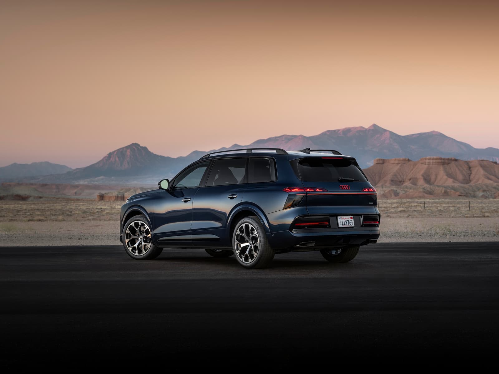 Audi Q9 10